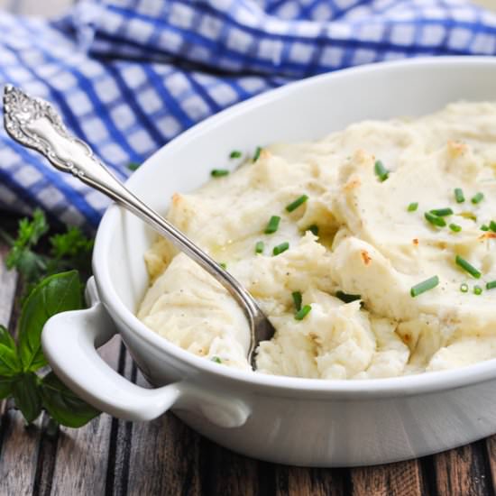 Make Ahead Garlic Mashed Potatoes - Recipe photo by The Seasoned Mom
