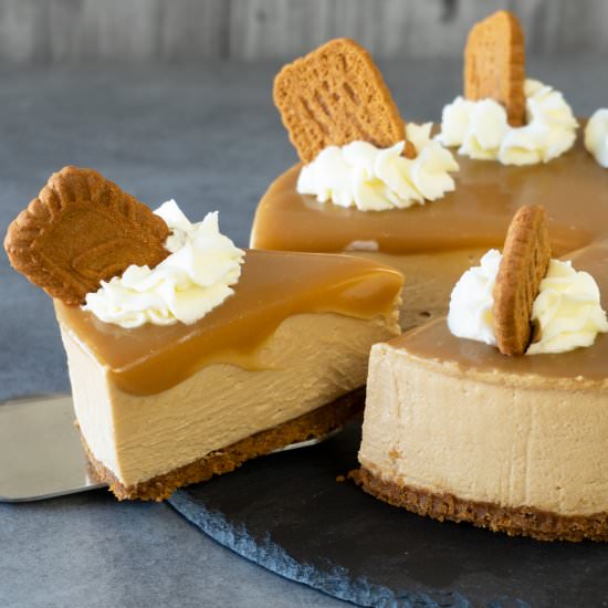 Cookie Butter Cheesecake - Recipe photo by El Mundo Eats