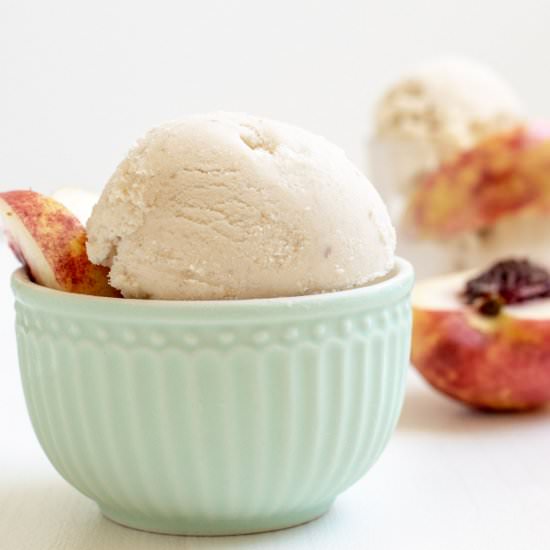 Nectarine ice cream with cinnamon - Recipe photo by kuchengeschichten