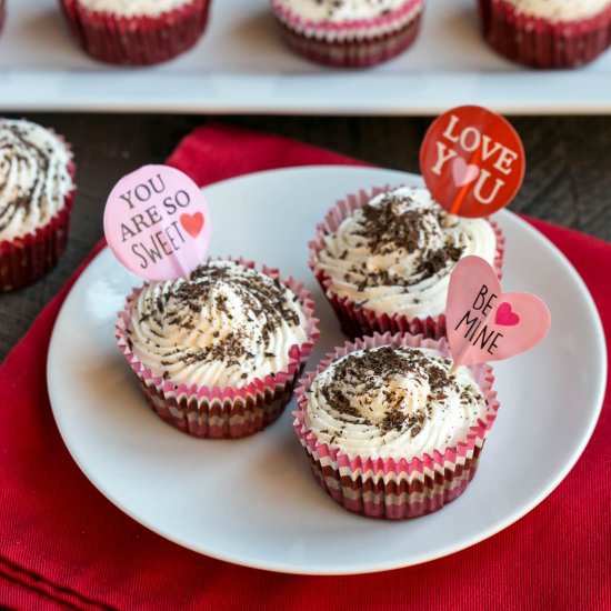 Red Velvet Cheesecake Cupcakes - Recipe photo by littlebitrecipes