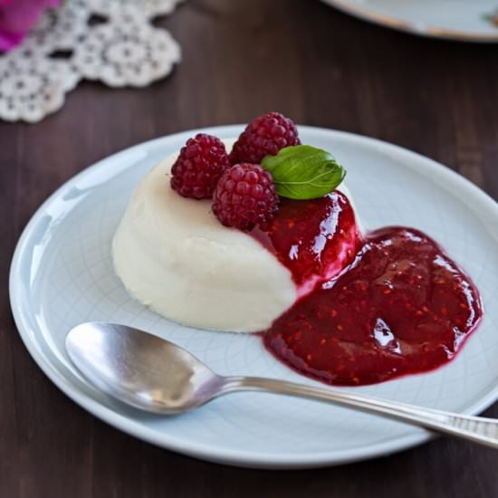 Thyme Infused Panna Cotta - Recipe photo by daniscookings