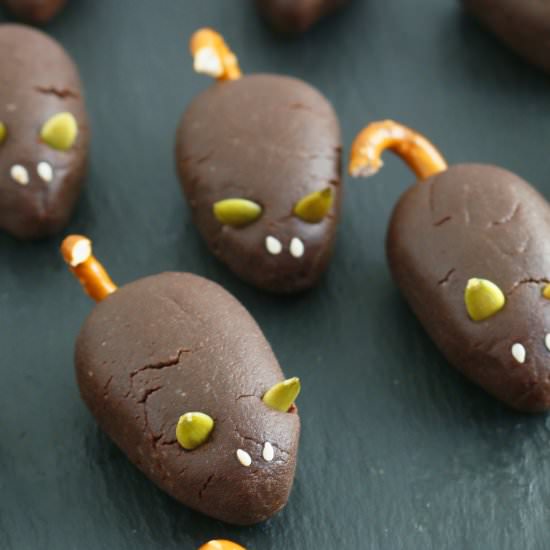 No Bake Vegan Brownie Mice - Recipe photo by kitchenathoskins