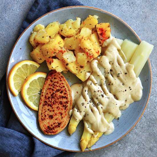 VEGAN HOLLANDAISE SAUCE - Recipe photo by BrightBird