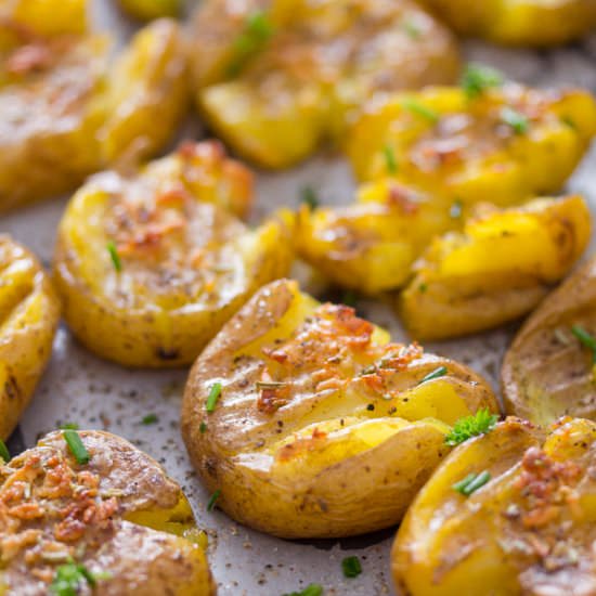 How to Make Garlic Smashed Potatoes - Recipe photo by adinutza
