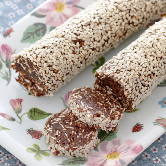 Healthy Chocolate Salami - Recipe photo by lilcookieblog