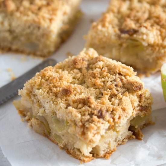 Apple Crumble Cake with Sour Cream - Recipe photo by adinutza