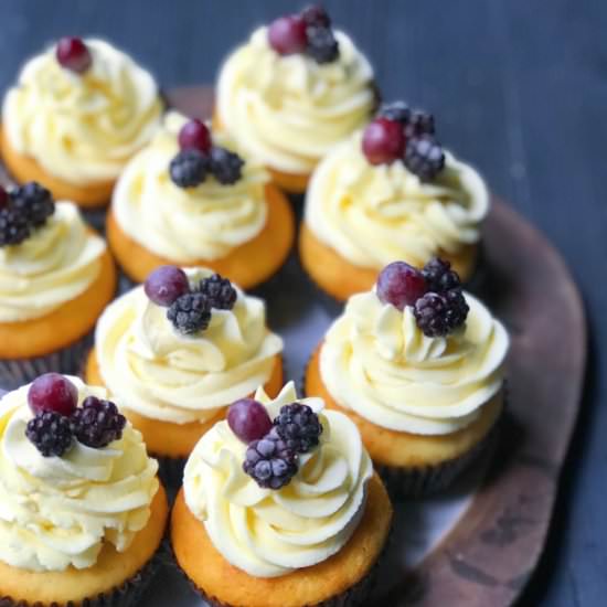Easy Vanilla Cupcake Recipe - Recipe photo by yummology