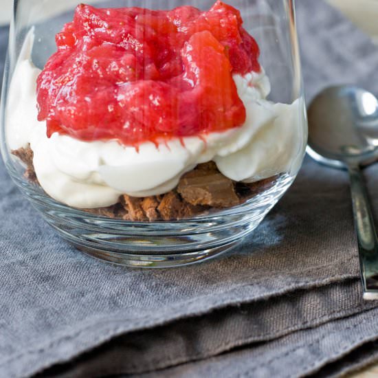 Rhubarb timtam cheesecake - Recipe photo by Uit de pan van San