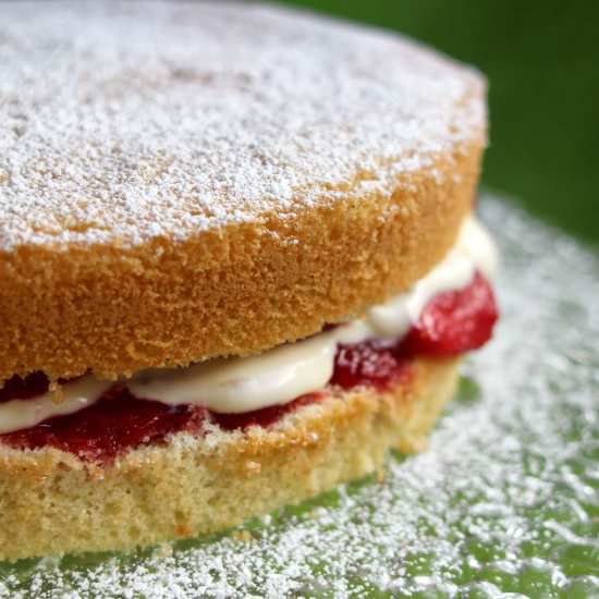 Strawberry Victoria Sponge - Recipe photo by pontodeespadana