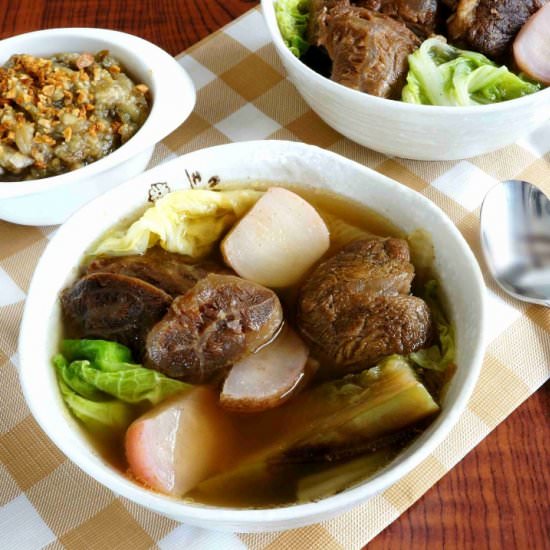 Easy Vegetable Beef Soup - Recipe photo by littlebitrecipes