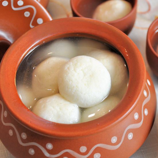 Rasgulla - Recipe photo by ChezShuchi