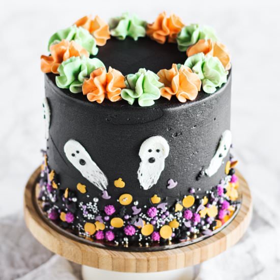 Halloween Chocolate Oreo Cake - Recipe photo by anasbakingchronicles