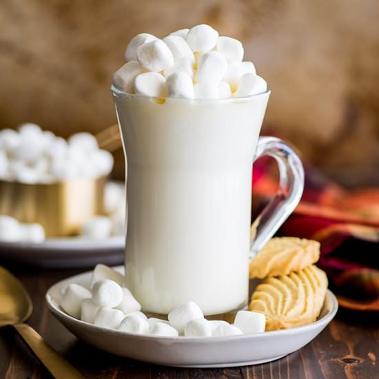 White Hot Chocolate - Recipe photo by BakingMischief