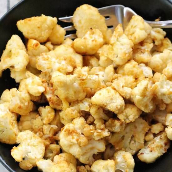 Easy Cheesy Baked Cauliflower - Recipe photo by veganblueberry