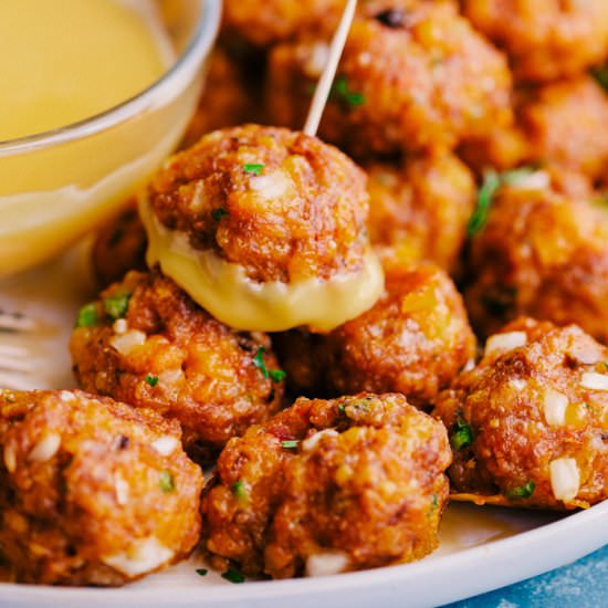 SPICY SAUSAGE CHEESE BALLS - Recipe photo by The Food Cafe