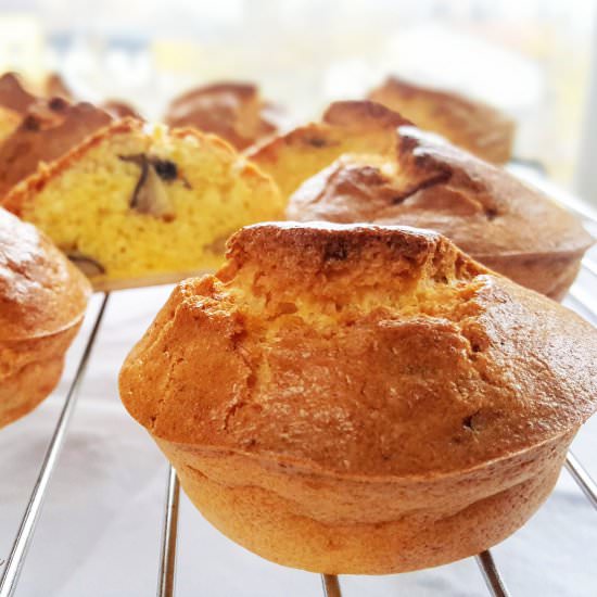Halloumi & mushroom polenta muffins - Recipe photo by Smart Food by K