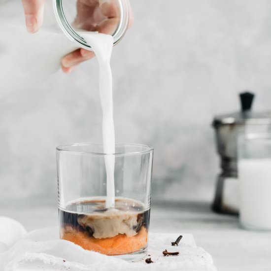 HEALTHY PUMPKIN SPICE LATTE - Recipe photo by healthylittlecravings