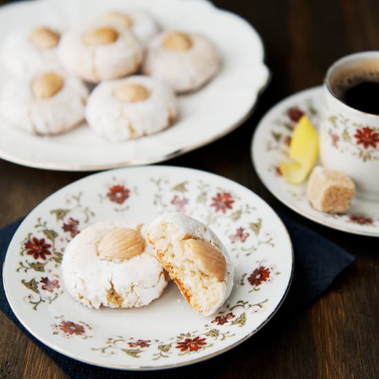 Chewy Amaretti Cookies - Recipe photo by kaweah