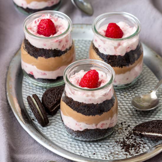 raspberry oreo no bake dessert - Recipe photo by Happy Foods Tube