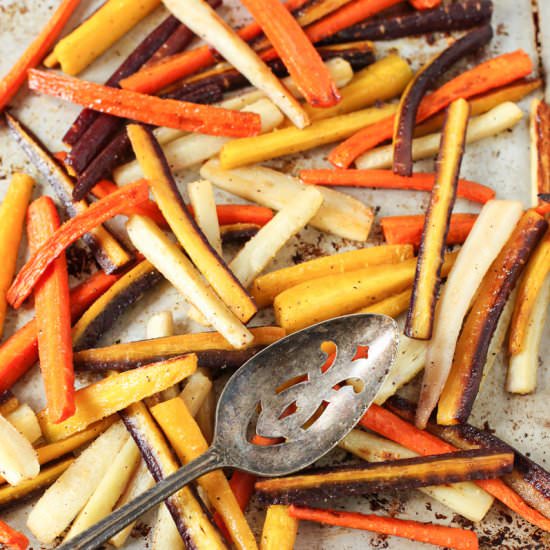 Garlic Roasted Rainbow Carrots - Recipe photo by TheFitCookie