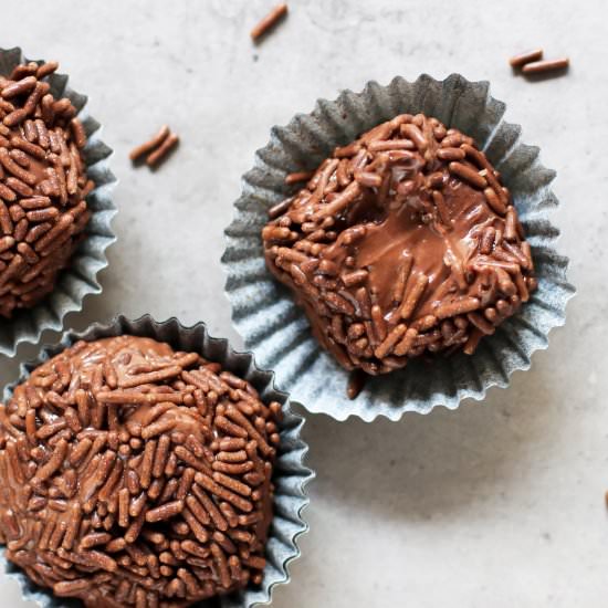 Healthy Brigadeiros - Recipe photo by dessertswithbenefits