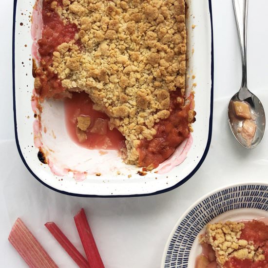 Gluten-free rhubarb crumble - Recipe photo by Allkitchencolours
