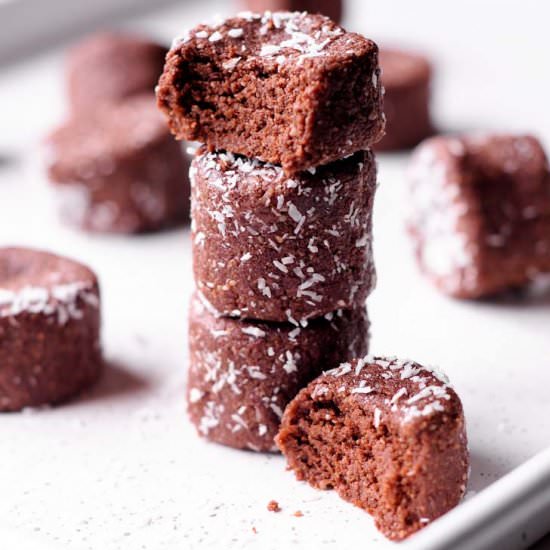 Vegan Chocolate Coconut Bites - Recipe photo by whatsinthepan