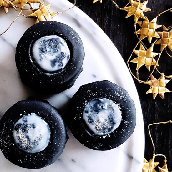 Full Moon Chocolate Layer Cakes - Recipe photo by FeastInThyme