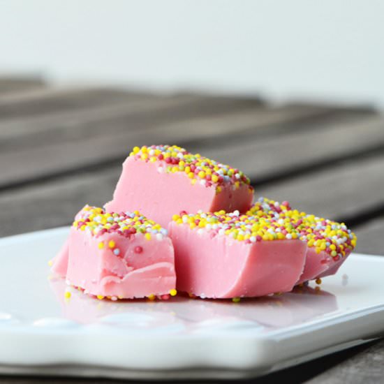 Strawberry Fudge - Recipe photo by craftcooklove