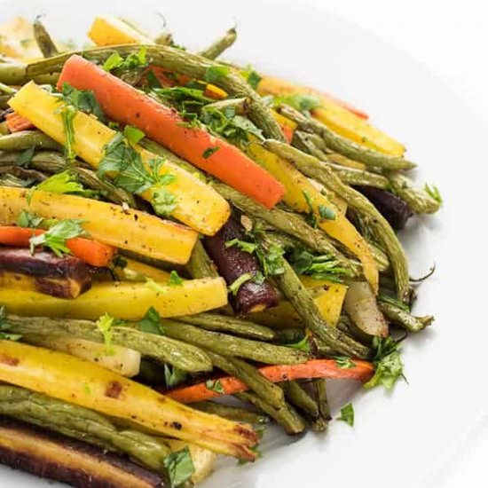ZA’ATAR CARROTS & GREEN BEANS - Recipe photo by thelemonbowl