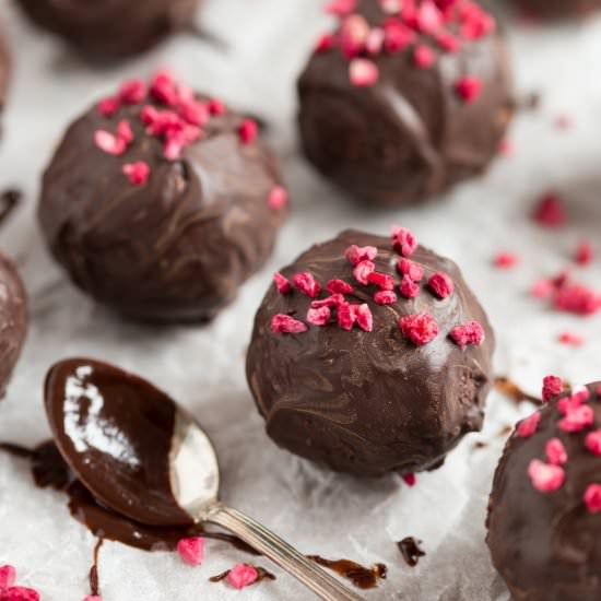 Raspberry chocolate balls - Recipe photo by electricbluefood
