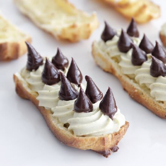 Pistachio Cream Eclairs - Recipe photo by lilcookieblog