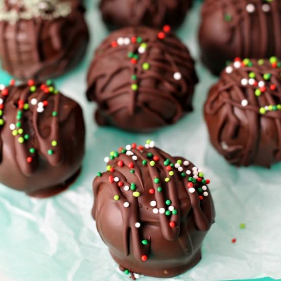 Christmas Oreo Bon Bons - Recipe photo by persnicketyplates