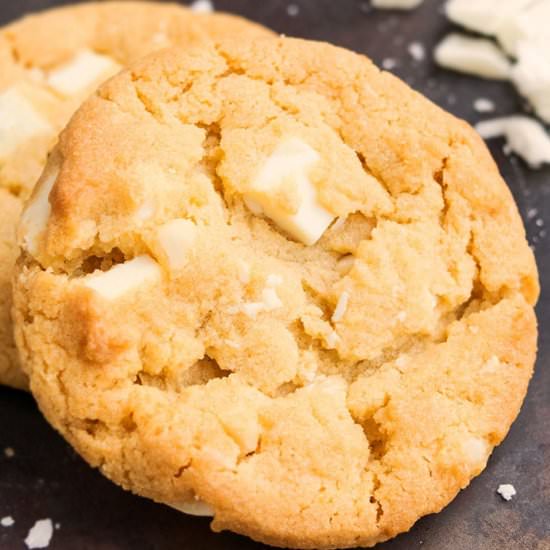 White Chocolate Macadamia Nut Cookie - Recipe photo by Cakewhiz