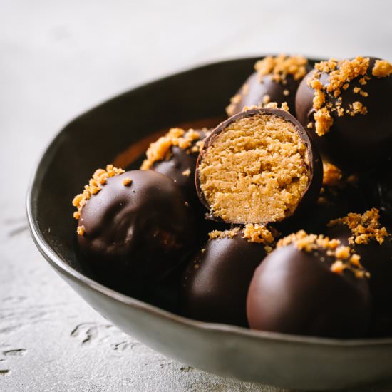 Pumpkin Pie Truffles - Recipe photo by lepetitchefsb