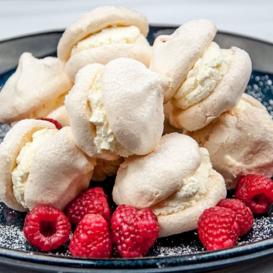 How to make Cream Meringues - Recipe photo by The Yum Yum Club