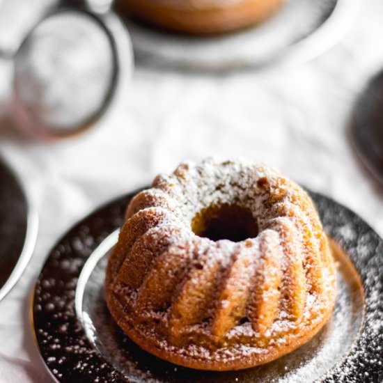 Pumpkin Spice Latte mini cakes - Recipe photo by anasbakingchronicles