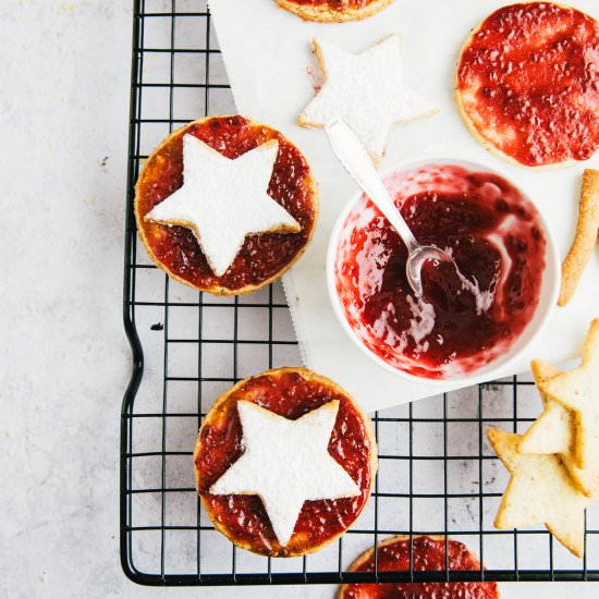 Raspberry Almond Cookies - Recipe photo by jernejkitchen