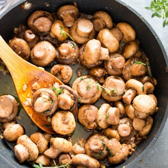 Garlic butter thyme sauteed mushroom - Recipe photo by currytrail