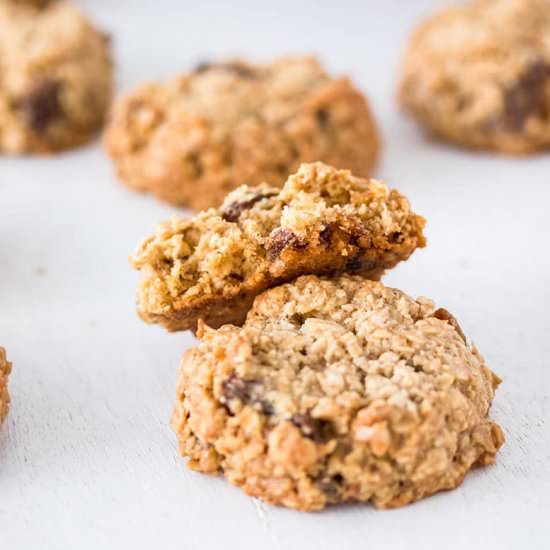 Gluten Free Oatmeal Raisin Cookies - Recipe photo by SundaySupper