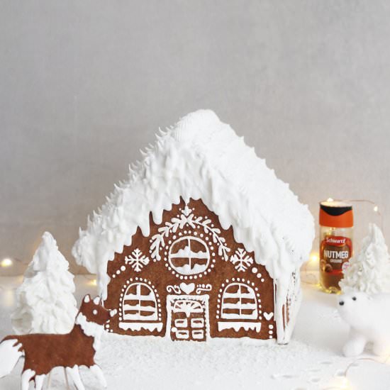 Gingerbread house - Recipe photo by The Little Blog of Vegan