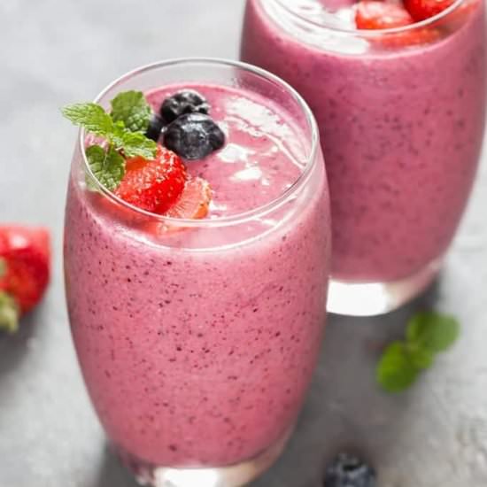 Mixed Berry Smoothie Recipe - Recipe photo by currytrail