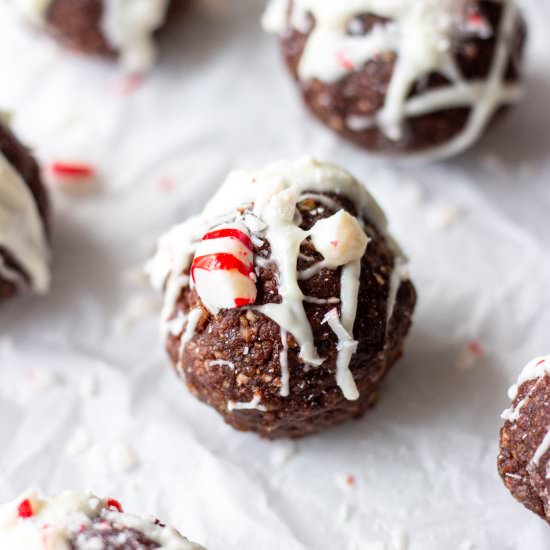 Date Cacao Energy Balls - Recipe photo by heyemilyann