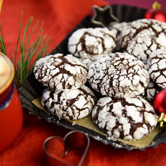 Dark chocolate crinkle cookies - Recipe photo by Tokyo Desserts