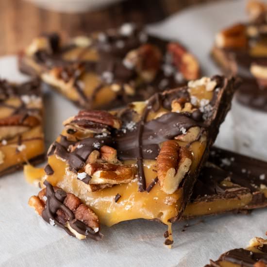 Salted Caramel Chocolate Bark - Recipe photo by MamaGourmand