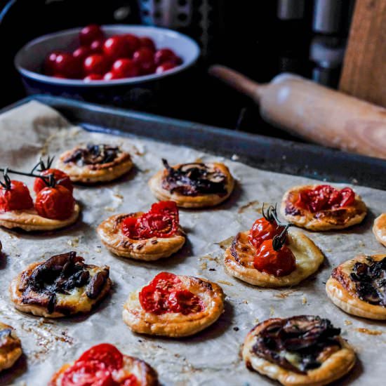Gruyère Puff Pastry Tarts - Recipe photo by Ms.Cristina