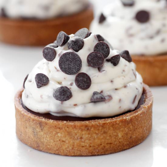Chocolate Chip Vanilla Tart - Recipe photo by lilcookieblog