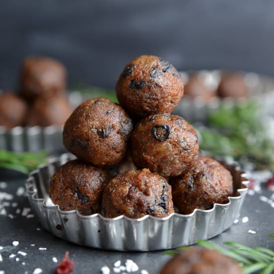 Raw Christmas Cake Bites - Recipe photo by waffleandwhisk
