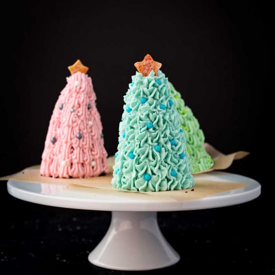 Vegan Christmas Tree Mini Cakes - Recipe photo by vegandollhouse