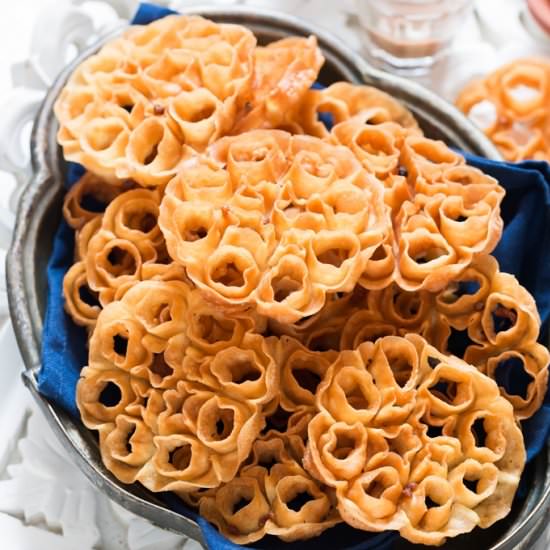 Rose Shaped Cookies (Achu Murukku) - Recipe photo by currytrail
